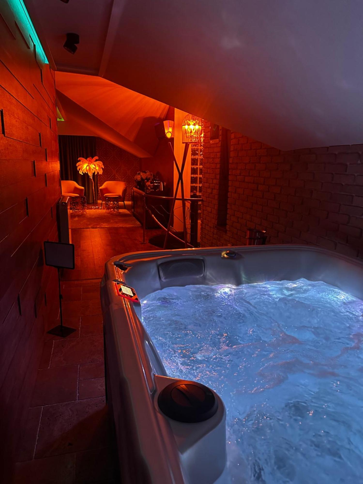 The Residence Central Jacuzzi Boutique (Adults Only) Cluj-Napoca Luaran gambar