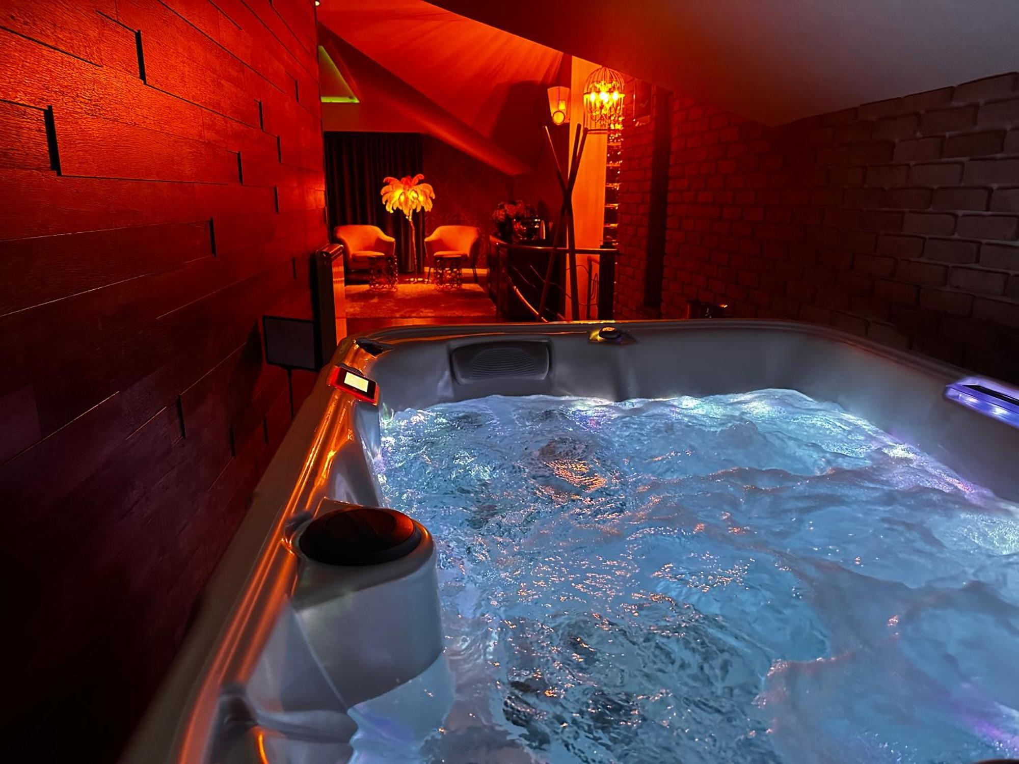 The Residence Central Jacuzzi Boutique (Adults Only) Cluj-Napoca Luaran gambar