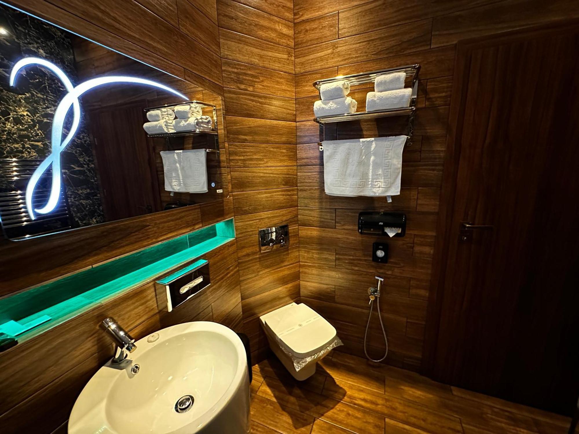 The Residence Central Jacuzzi Boutique (Adults Only) Cluj-Napoca Luaran gambar