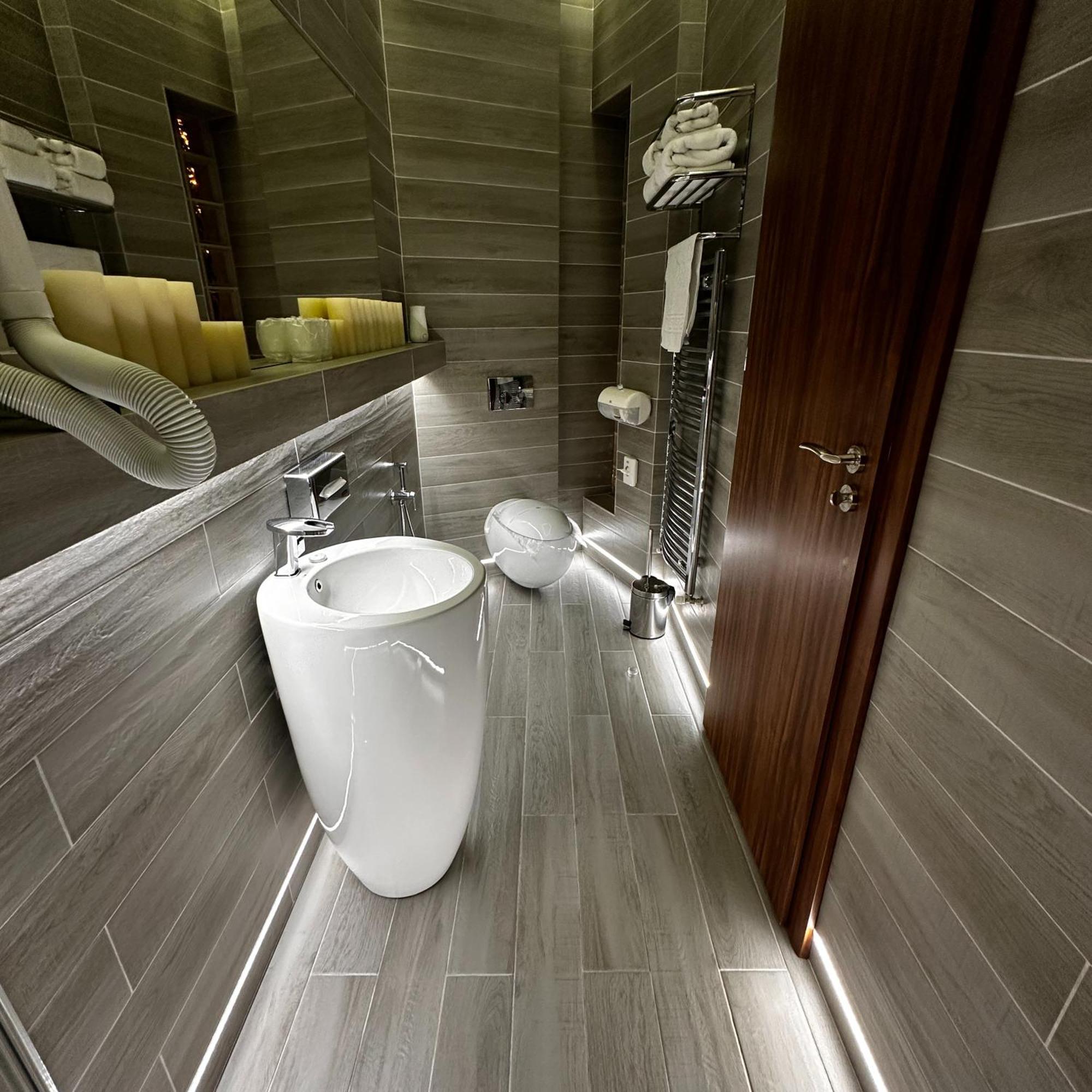The Residence Central Jacuzzi Boutique (Adults Only) Cluj-Napoca Luaran gambar