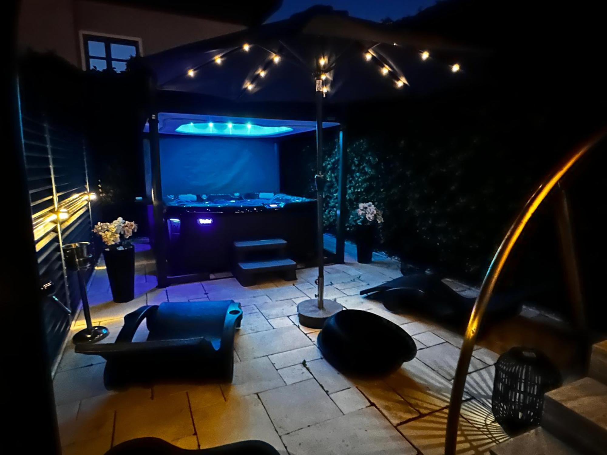 The Residence Central Jacuzzi Boutique (Adults Only) Cluj-Napoca Luaran gambar